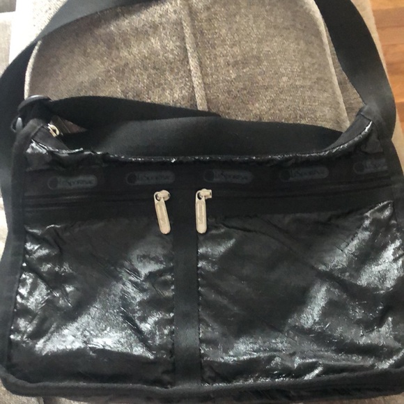 LeSportsac crossbody bag - Picture 2 of 4